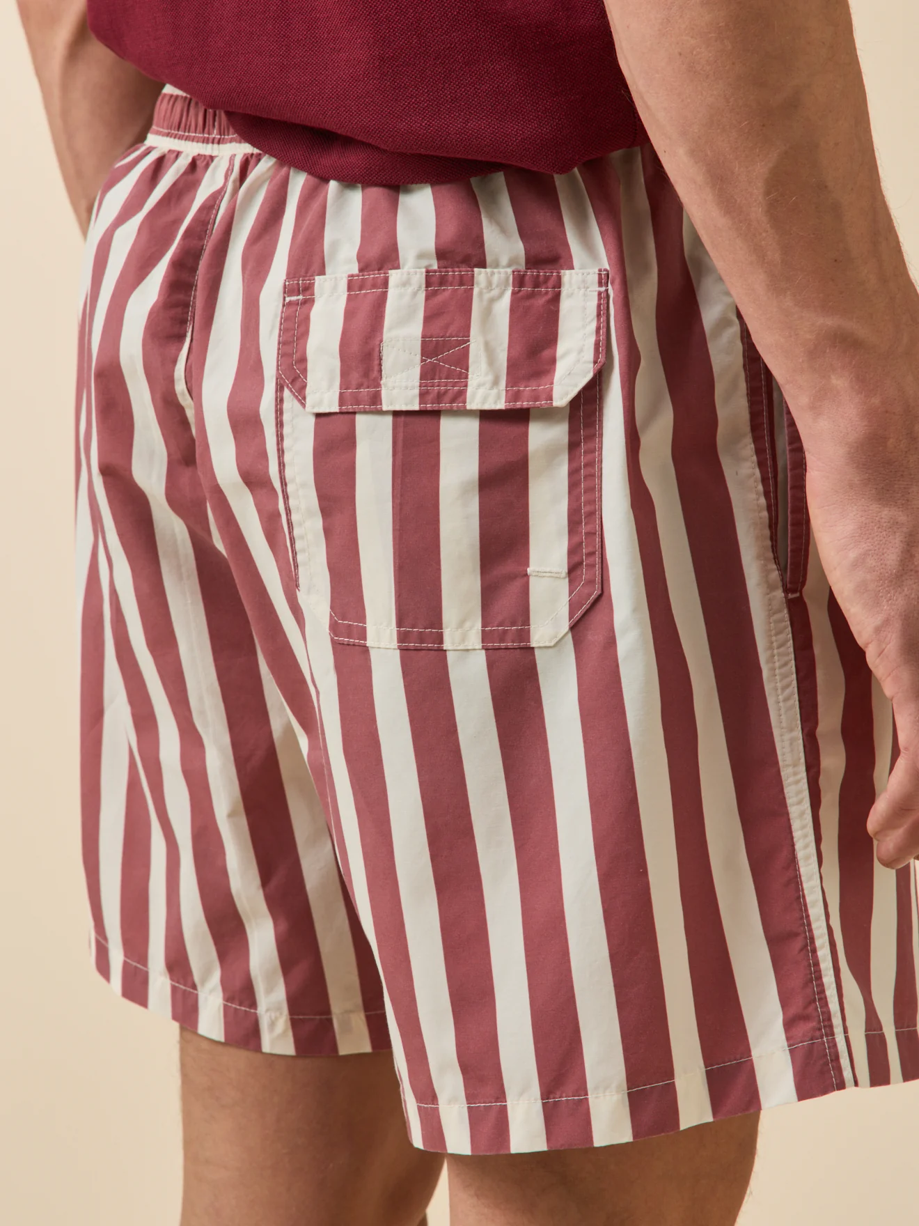 Gestreifte Herren-Badeshorts - Image 4