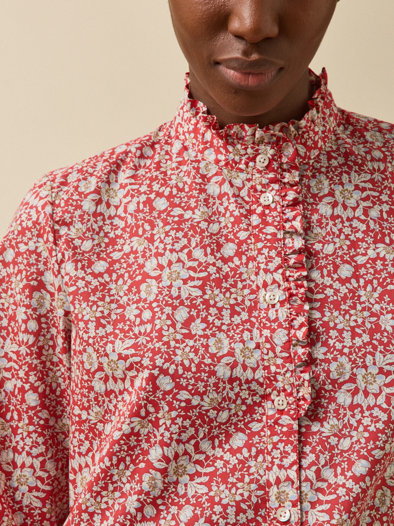 Damenbluse mit Volants am Kragen aus Liberty-Stoff - Limited Collection - Image 3