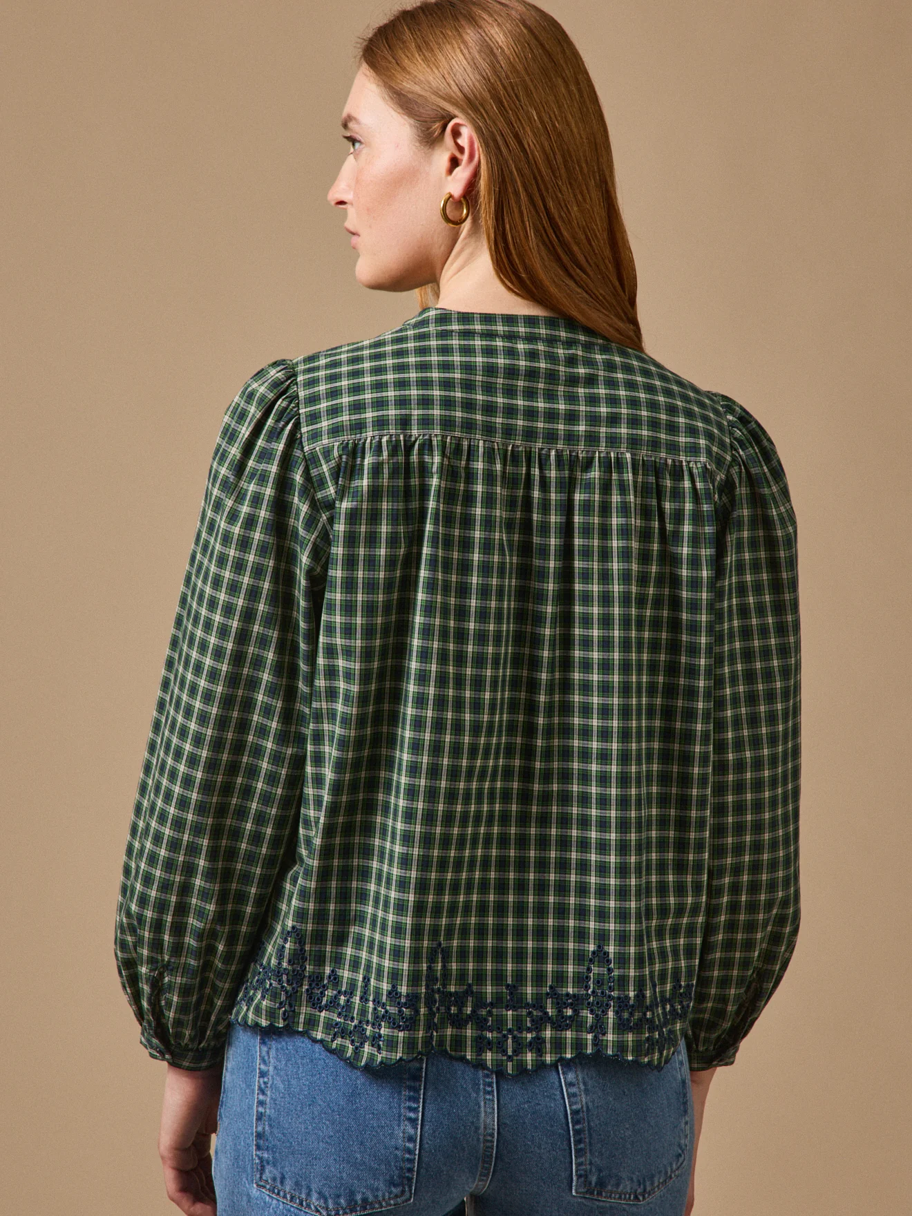 Karierte Damenbluse mit Stickerei - Image 2