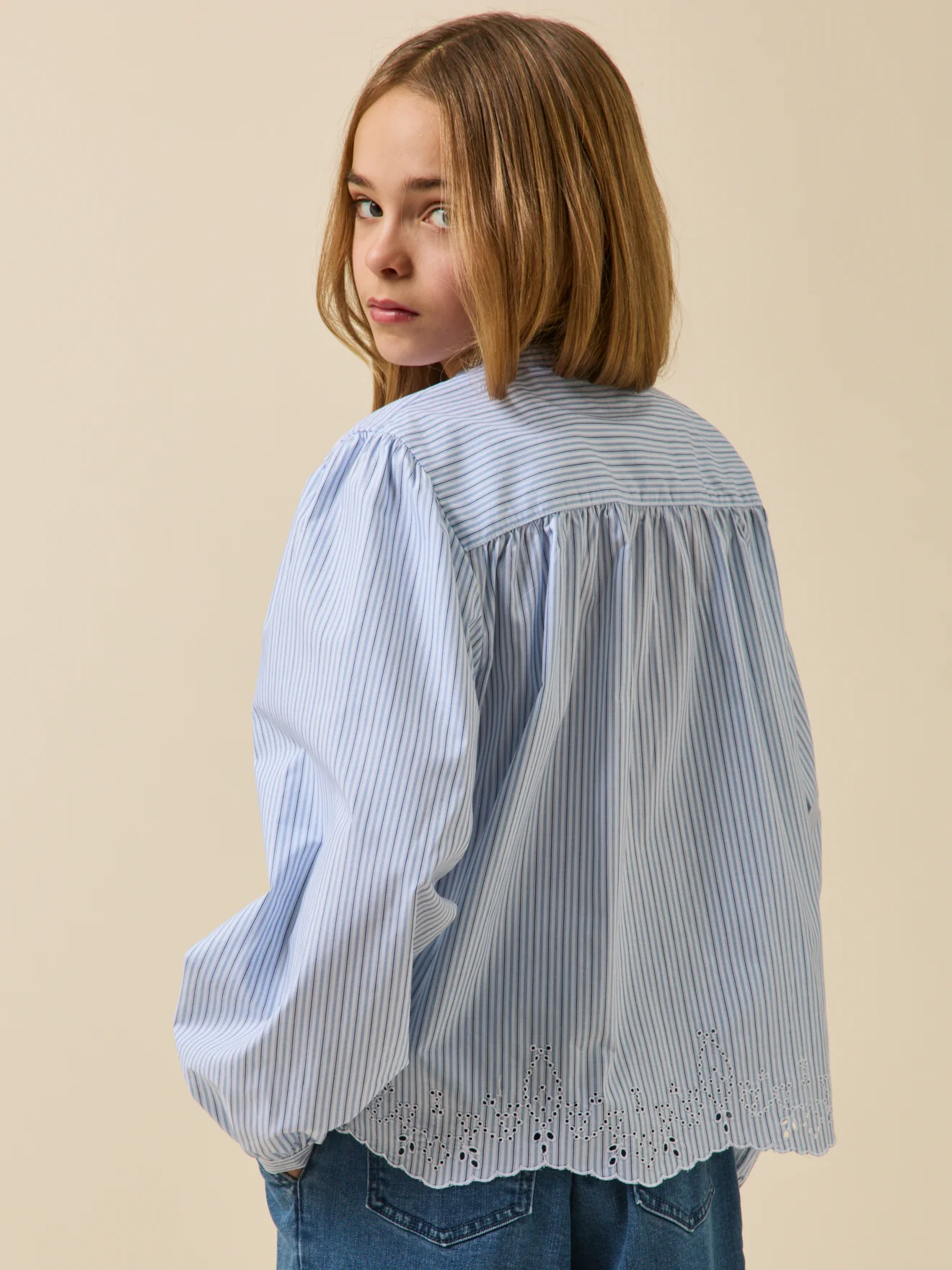 Gestreiftes Mädchenhemd – Kollektion « Junior » - Image 2