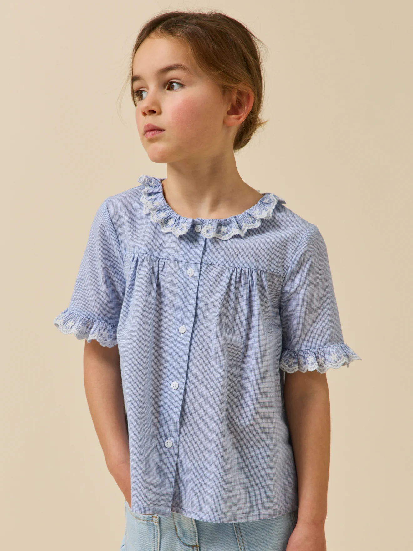 Mädchenbluse mit Stickerei