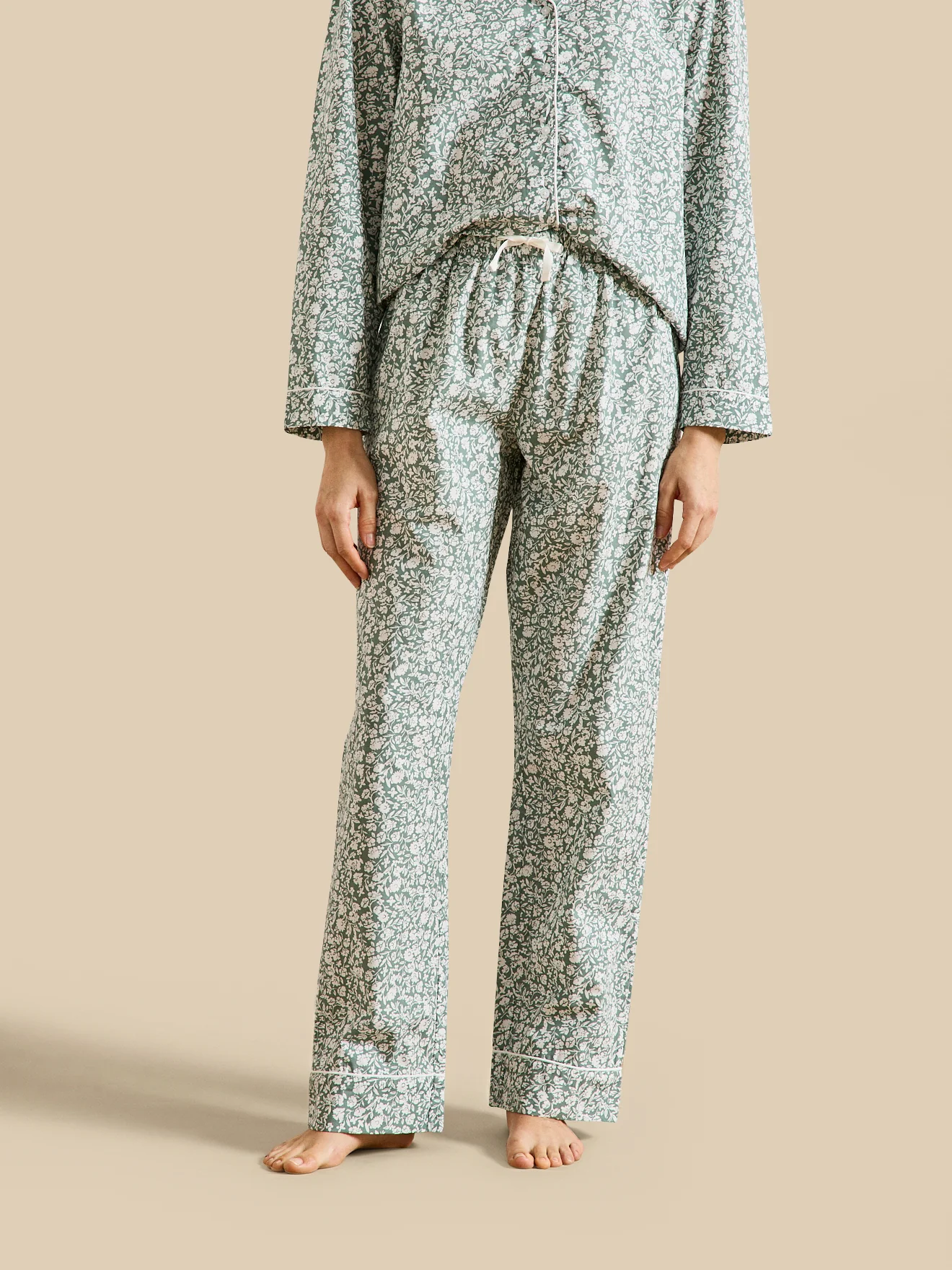 Damen-Pyjama mit Blumen-Print - Image 4