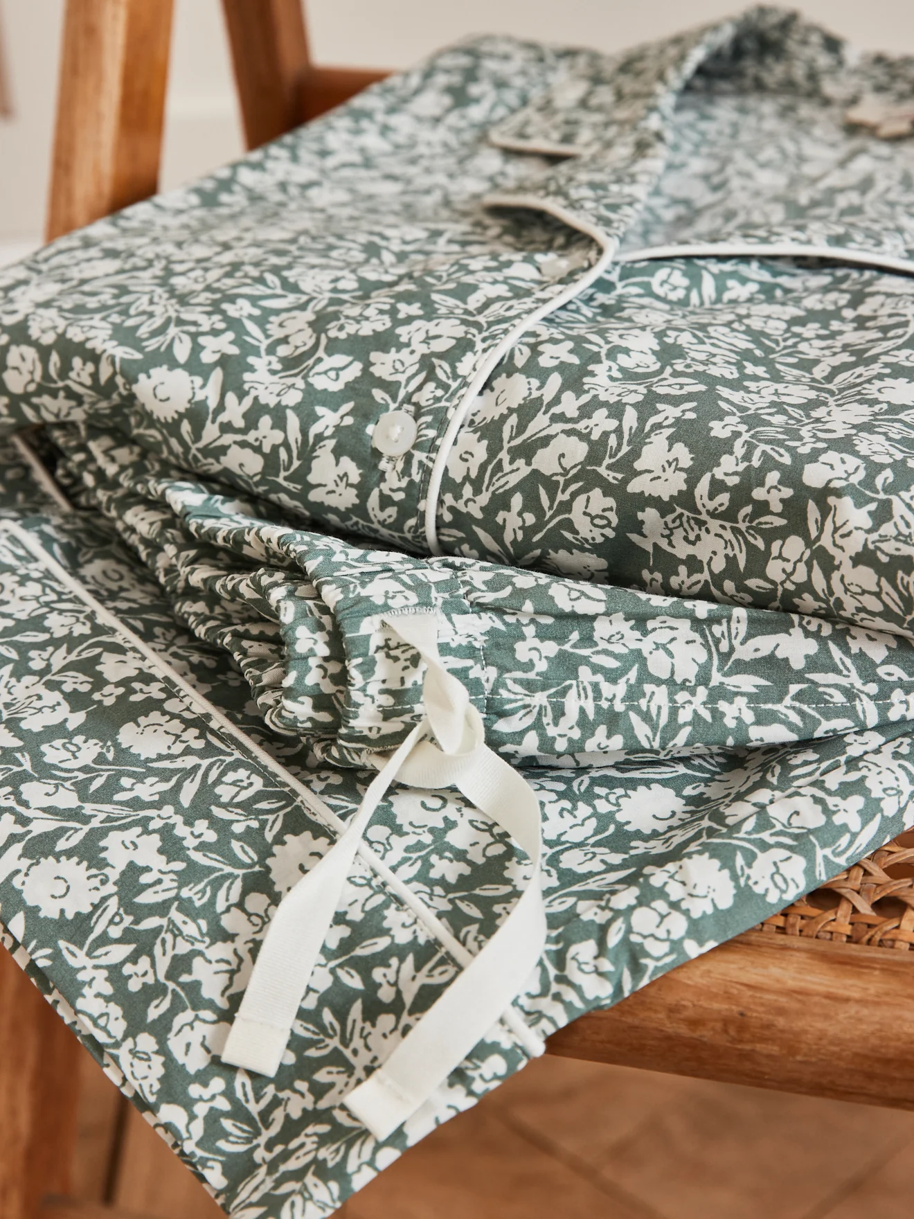Damen-Pyjama mit Blumen-Print - Image 8