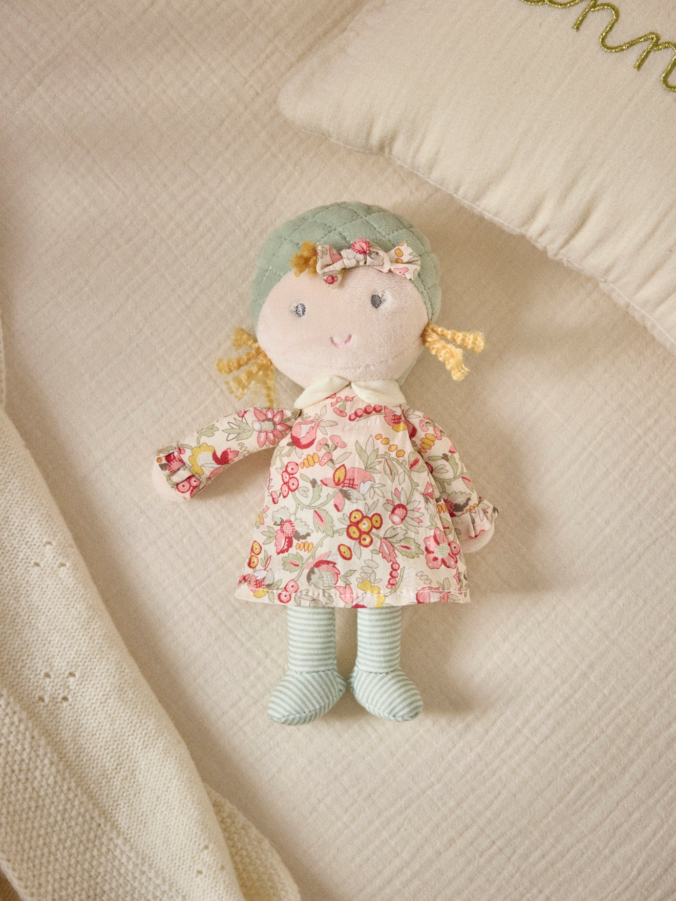 Stoffpuppe Juliette aus bedrucktem Stoff « Mireille » - Image 3