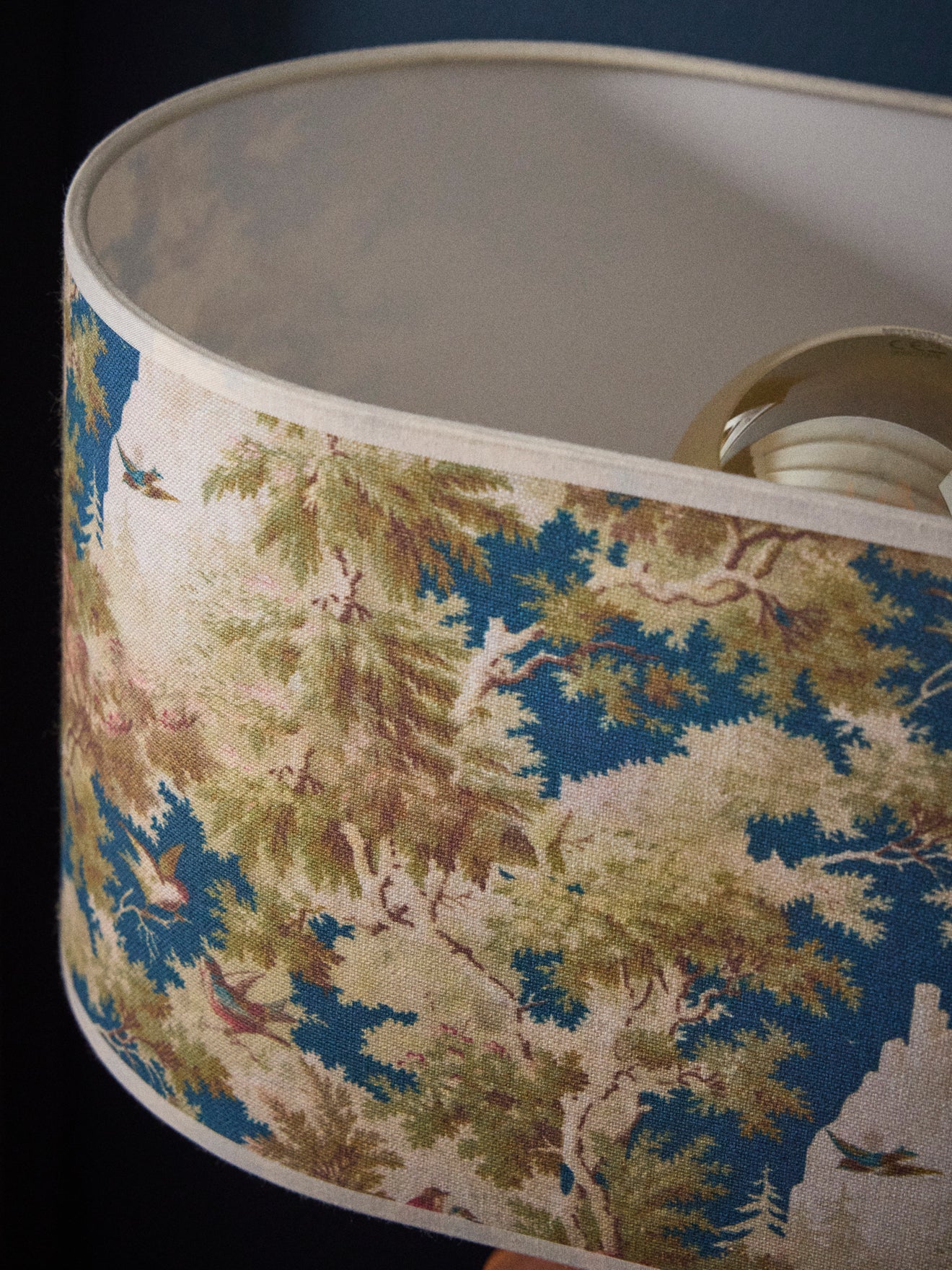 Ovaler Lampenschirm mit Blumenmuster – kleines Modell - Image 3