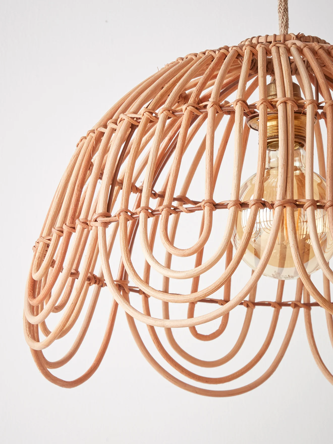 Hängelampe in Blumenform aus Rattan - Image 2