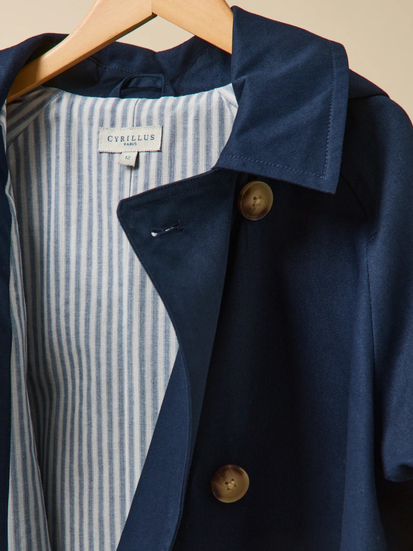 Mädchen-Trenchcoat, kurz – Junior-Kollektion - Image 11
