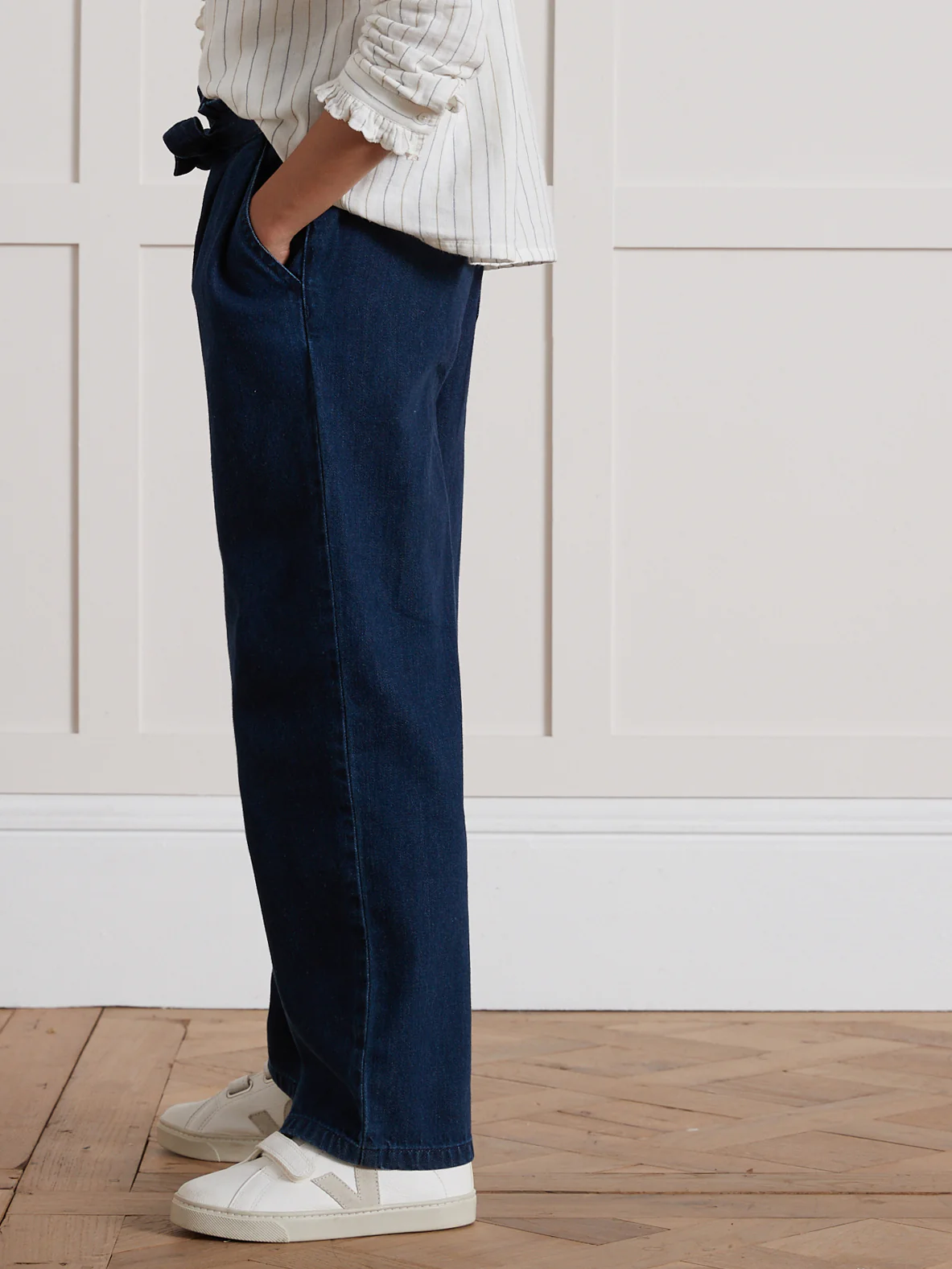 Mädchenhose aus leichtem Denim, weit geschnitten - Image 4