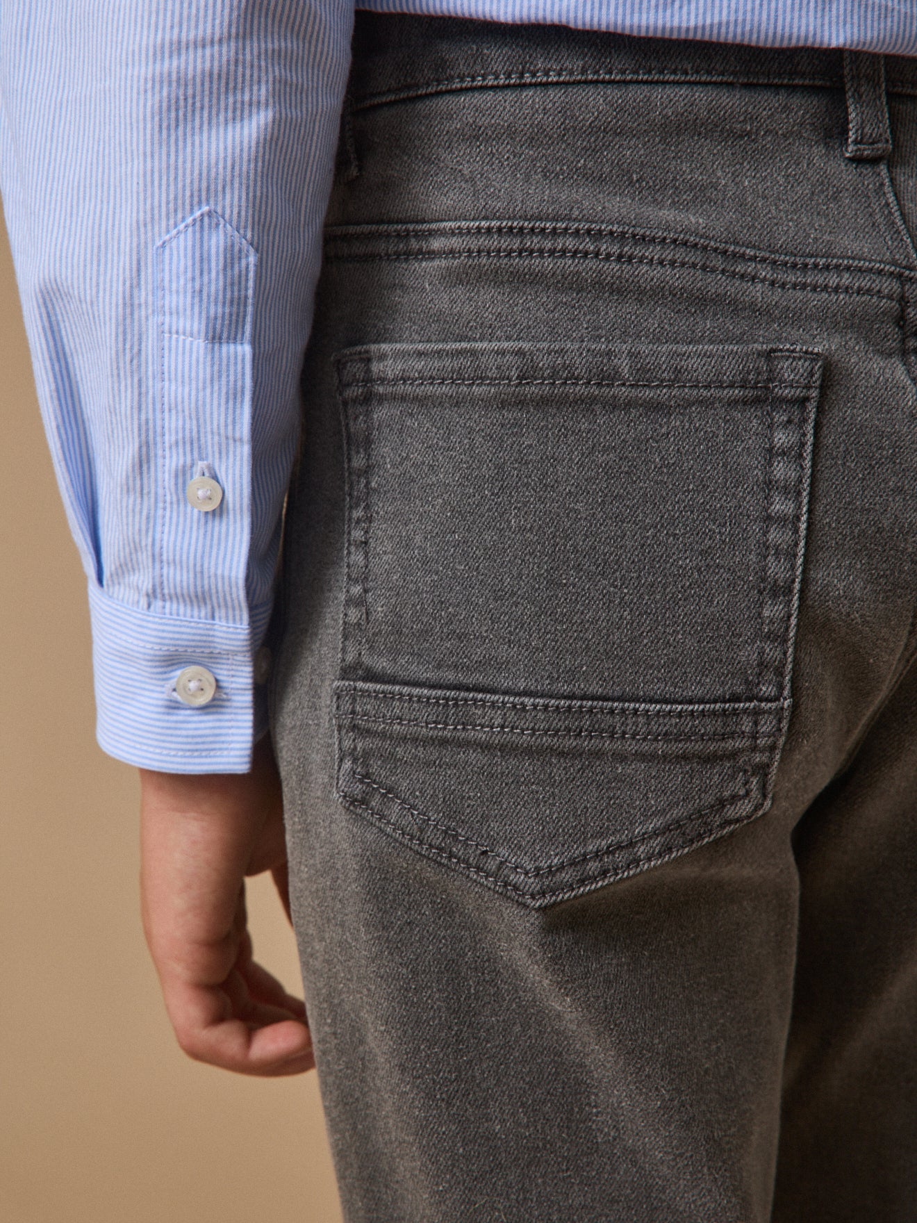 Jungenhose aus Denim, locker geschnitten - Image 10