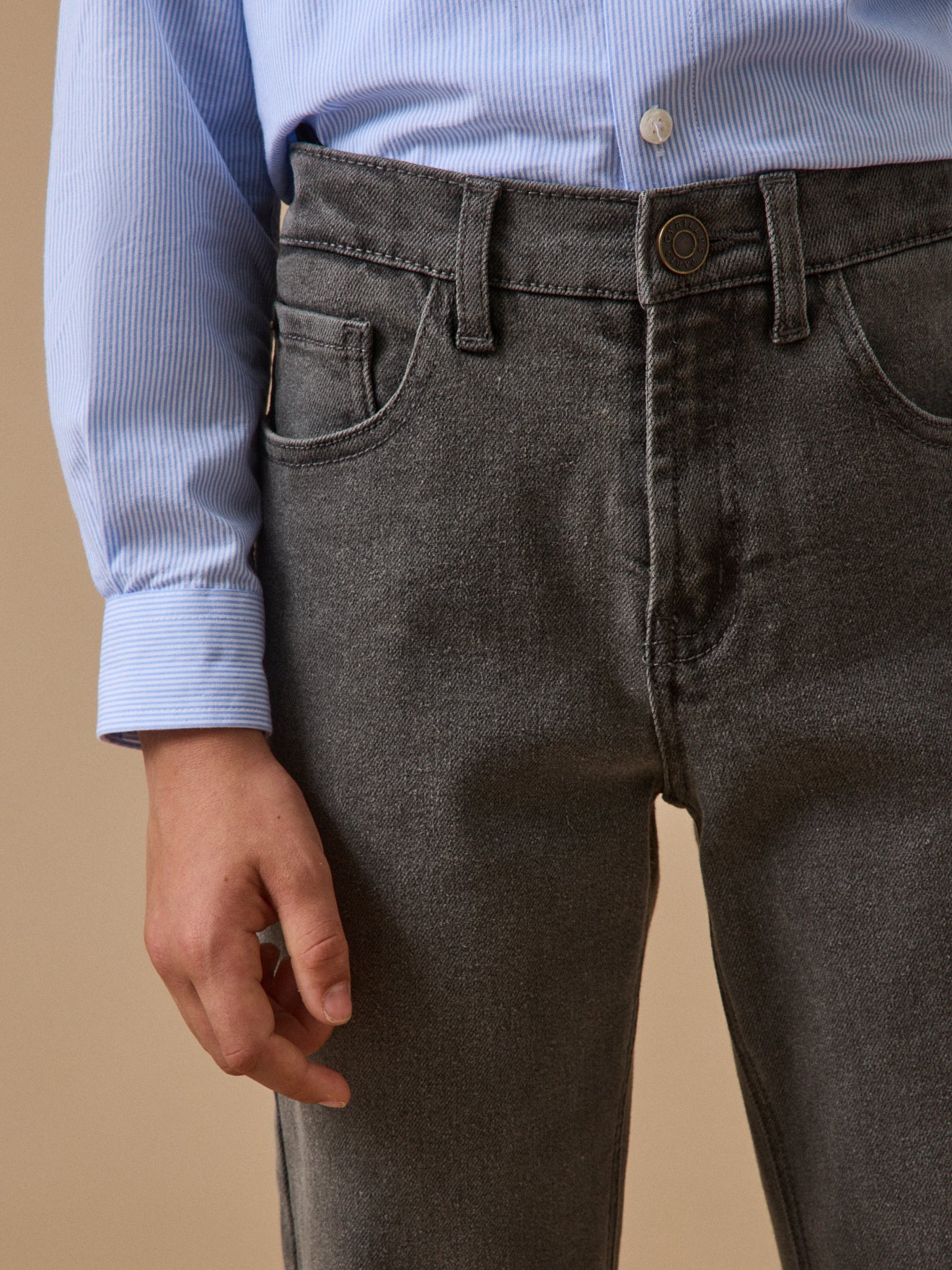 Jungenhose aus Denim, locker geschnitten - Image 11