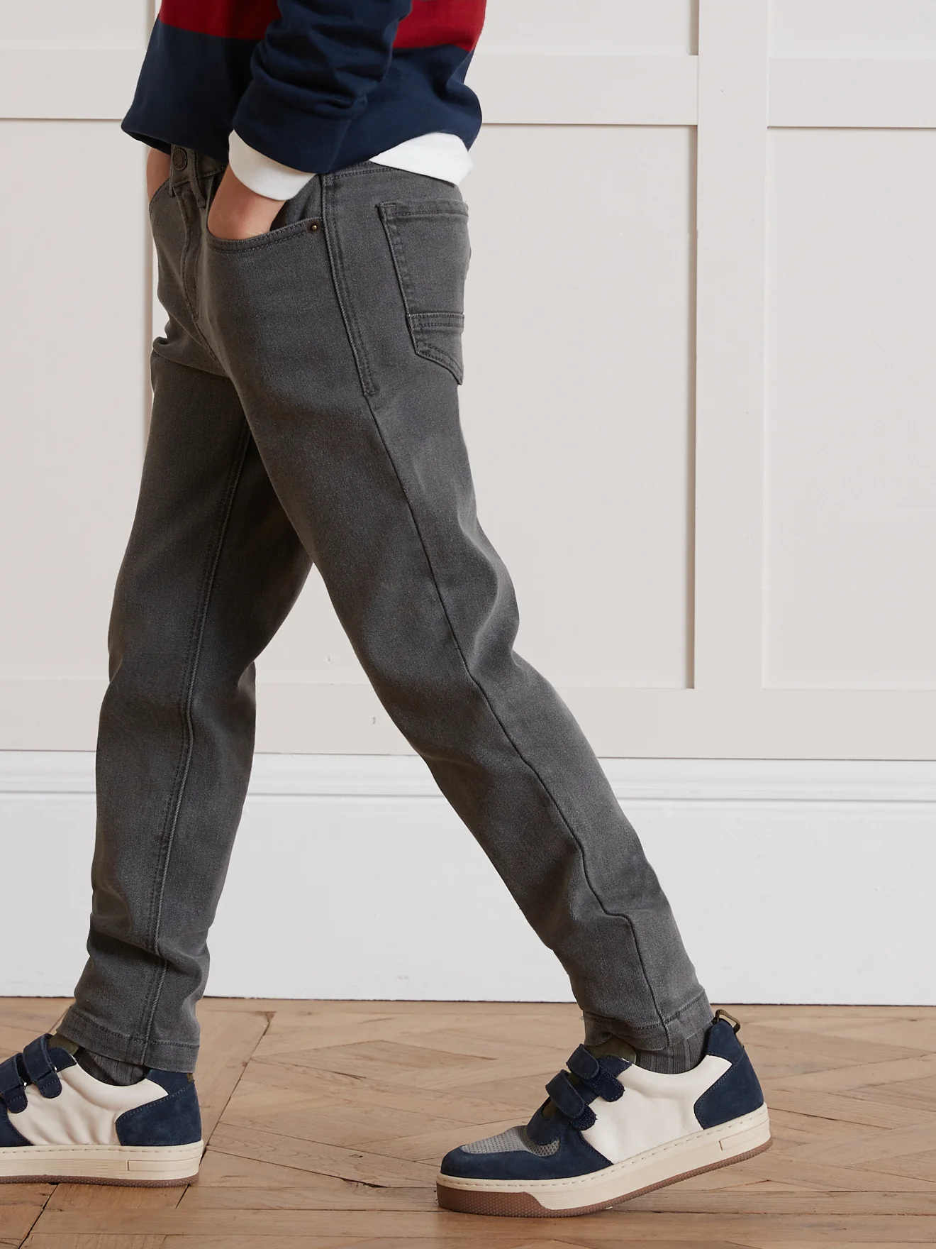 Jungenhose aus Denim, locker geschnitten - Image 5