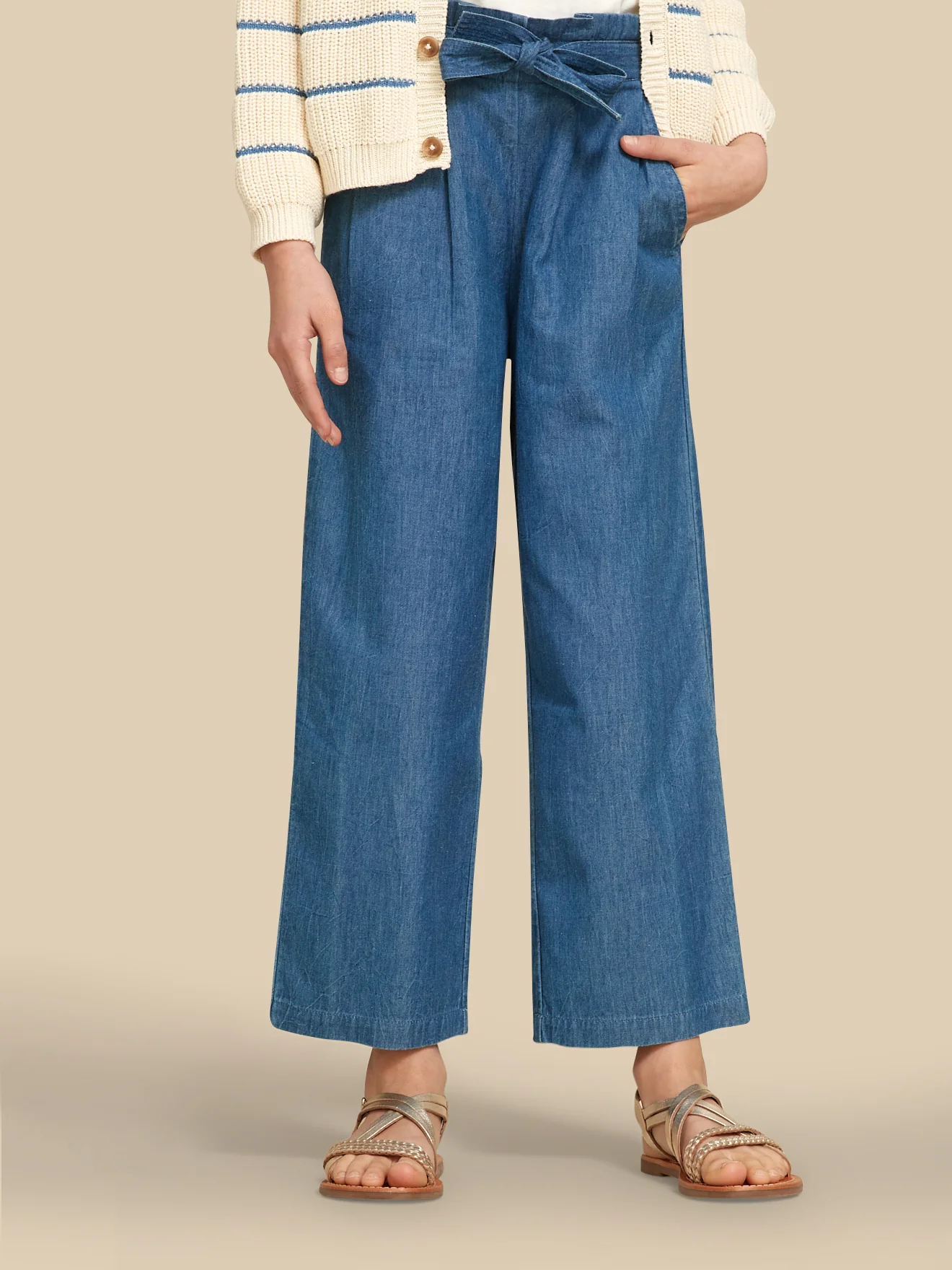 Mädchenhose, weit, aus leichtem Denim