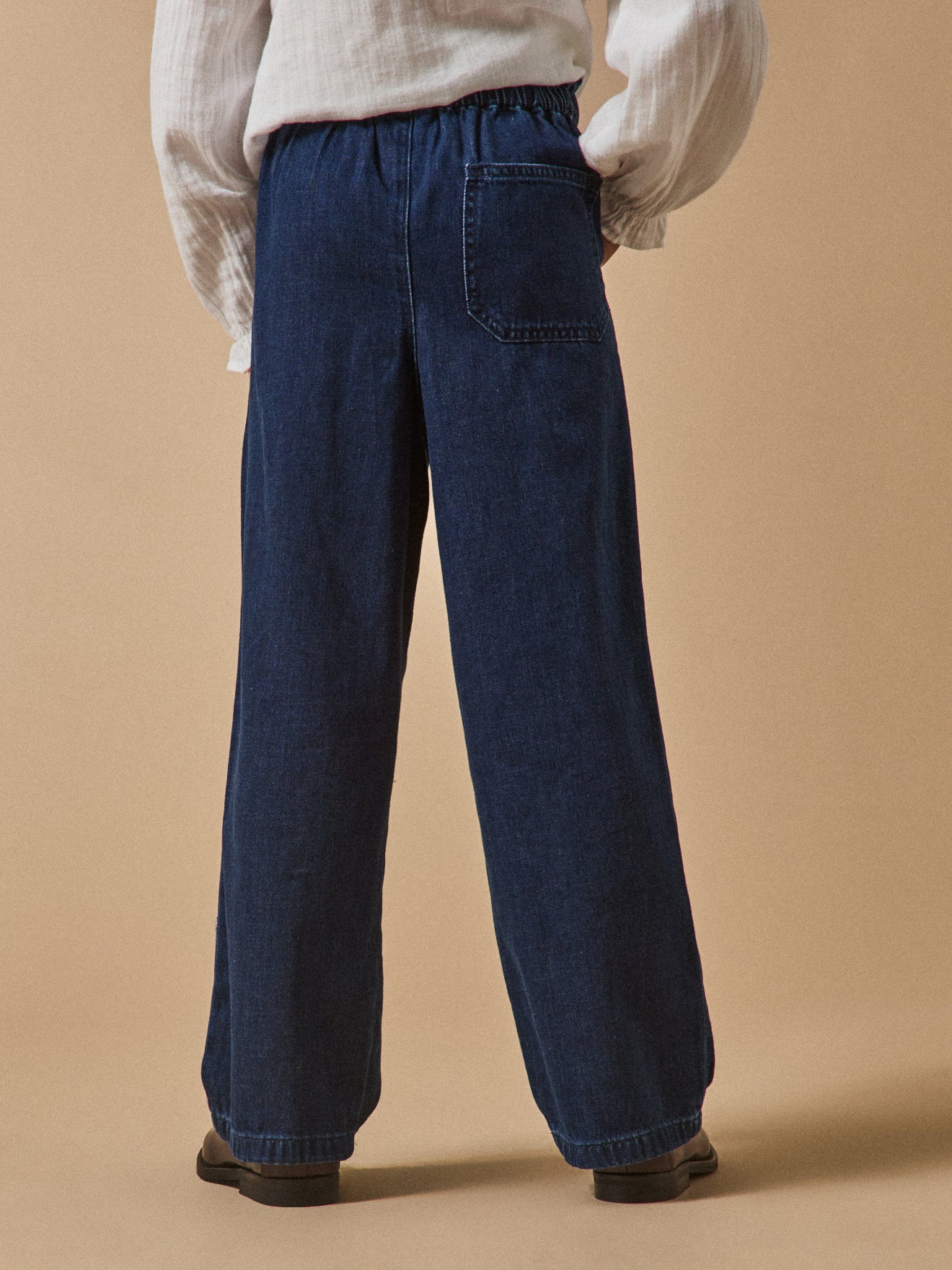 Mädchenhose aus leichtem Denim, weit geschnitten - Image 2