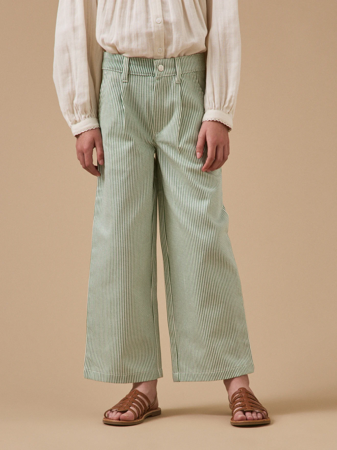 Mädchenhose mit Streifen, weit