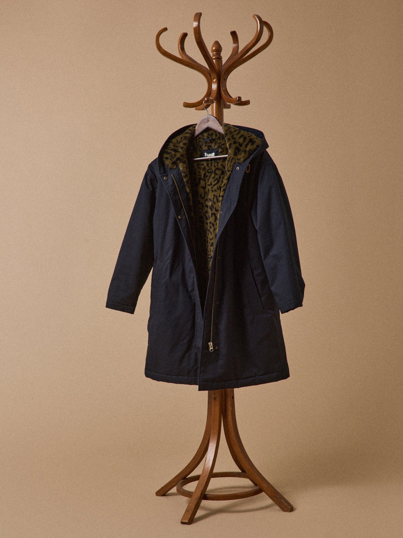 Halblanger und gefütterter Damen-Parka aus Webpelz - Image 8