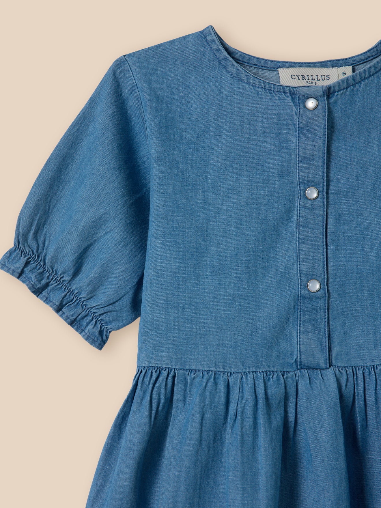 Mädchenkleid aus leichtem Denim - Image 2