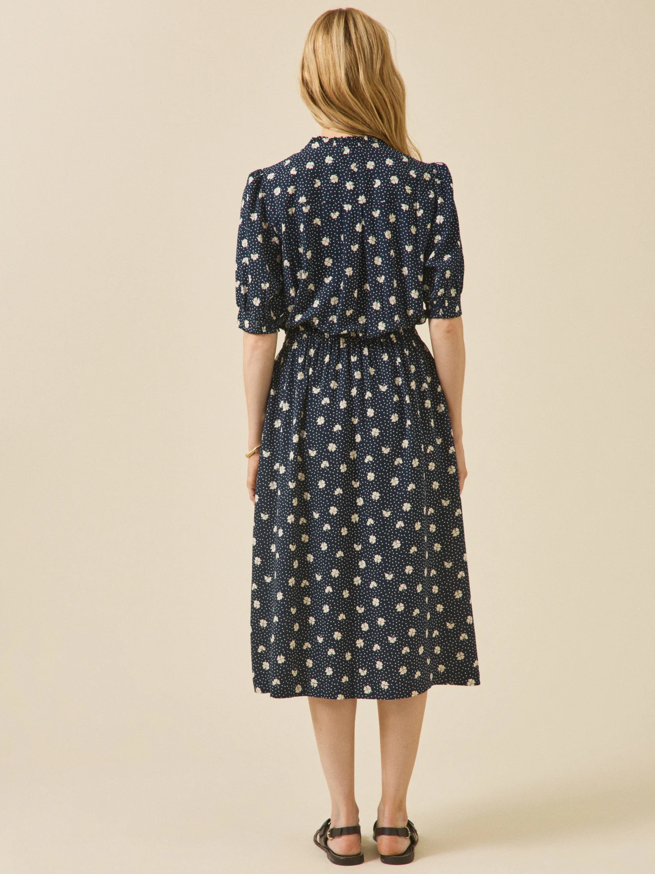 Halblanges Damenkleid mit Klee-Print aus Dobby-Viskose - Image 2