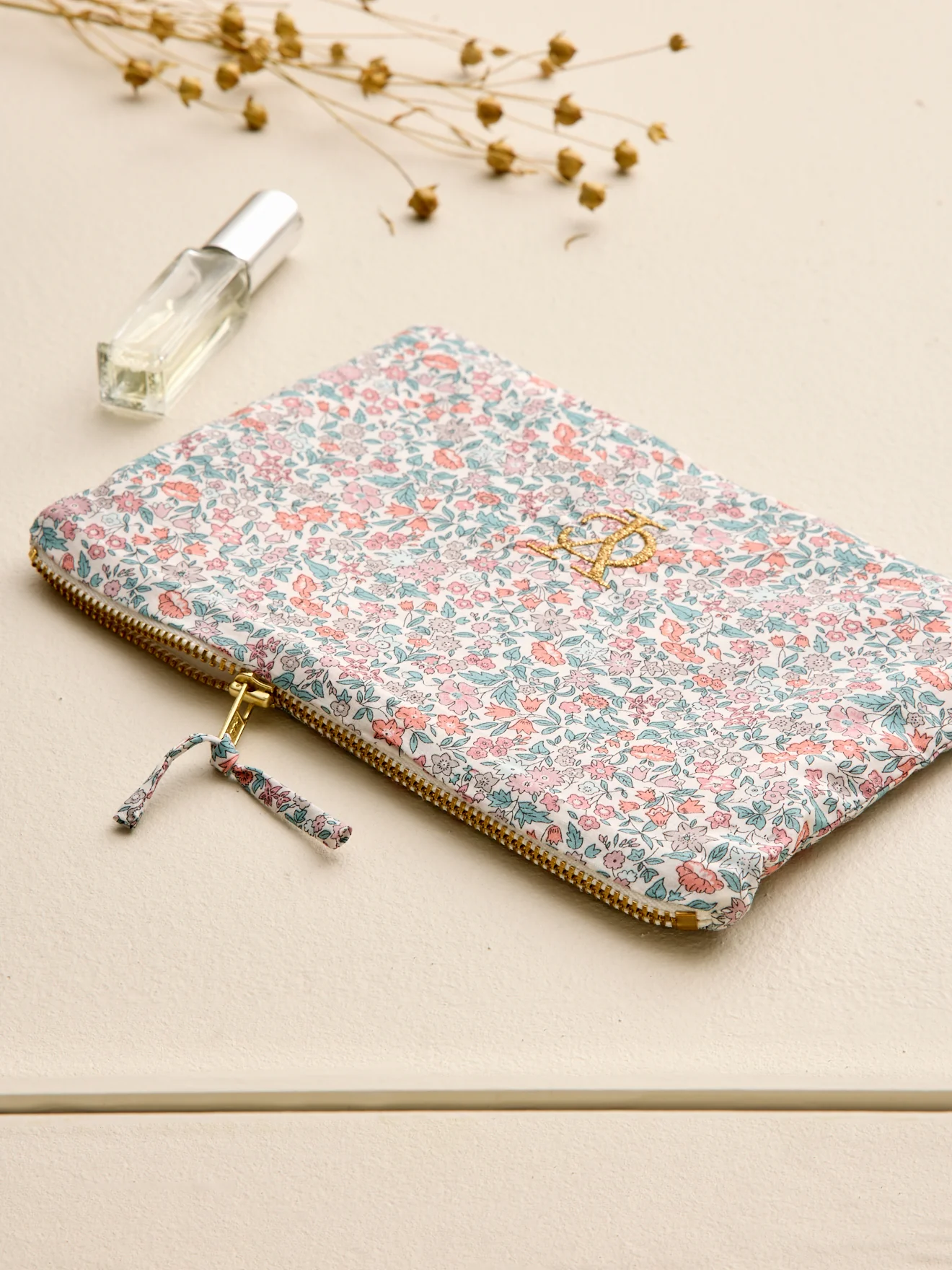 Tasche aus Liberty®-Stoff mit Stickerei – Solidaraktion - Image 2