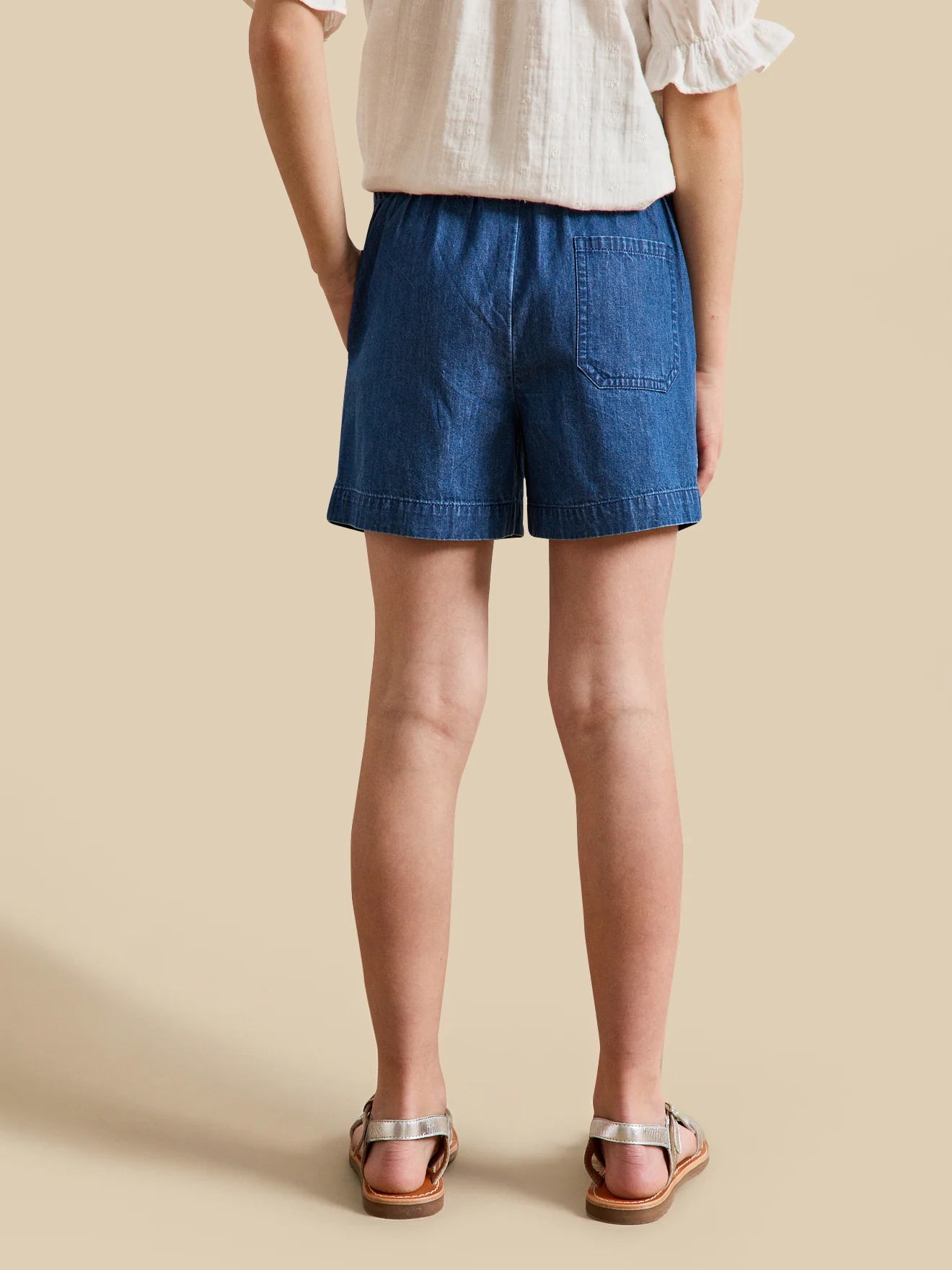 Mädchen-Shorts aus leichtem Denim - Image 2