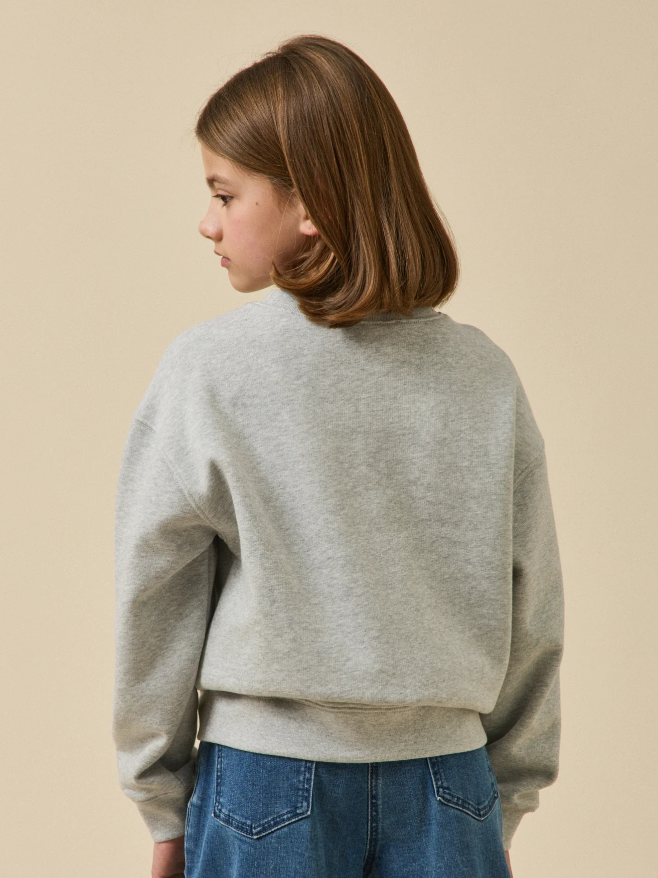 Mädchen-Sweatshirt mit Stickerei – Kollektion « Junior » - Image 2