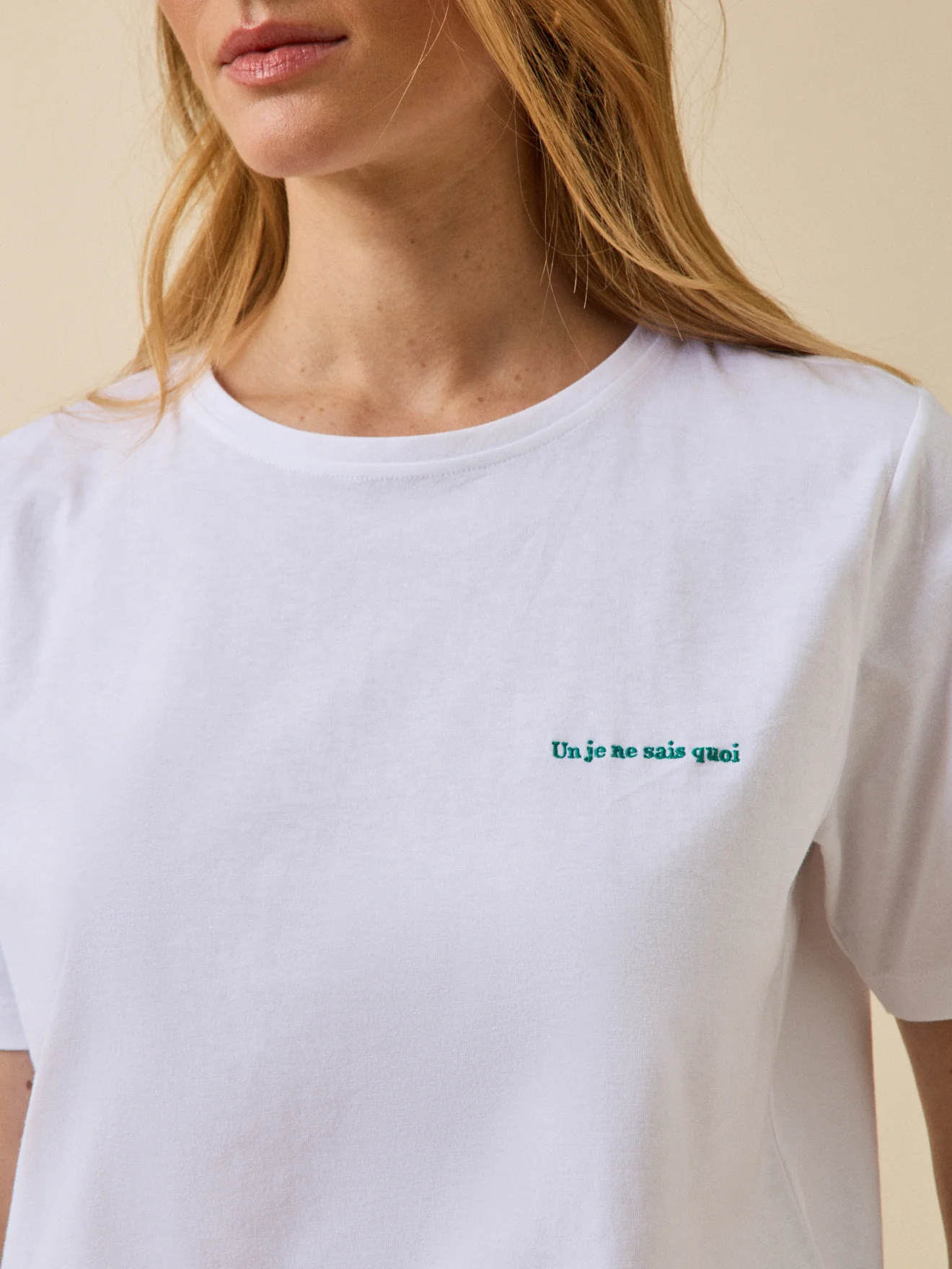 Besticktes Damen-T-Shirt aus Bio-Baumwolle - Image 3