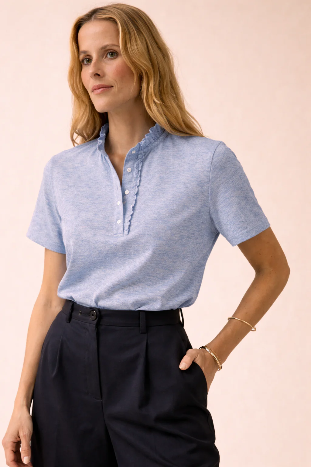 Damen-Poloshirt mit Volants am Kragen - Image 2