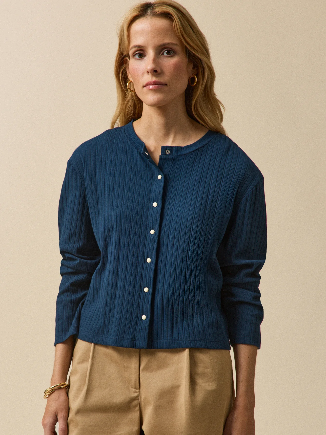 Geknöpftes Damen-T-Shirt aus Bio-Baumwolle - Image 2