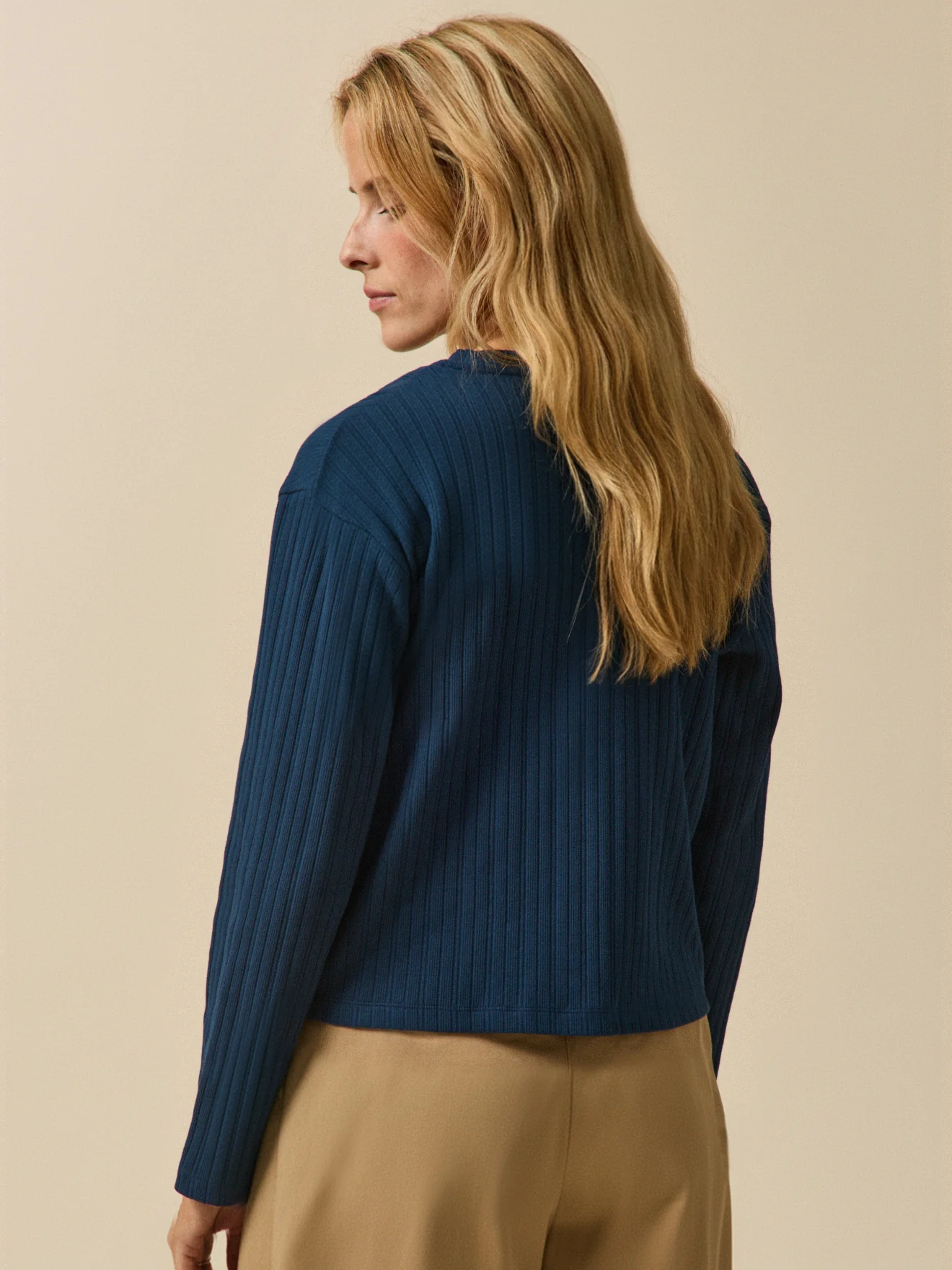 Geknöpftes Damen-T-Shirt aus Bio-Baumwolle - Image 3