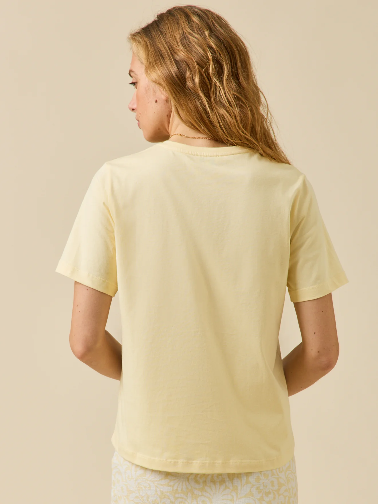 Besticktes Damen-T-Shirt aus Bio-Baumwolle - Image 2